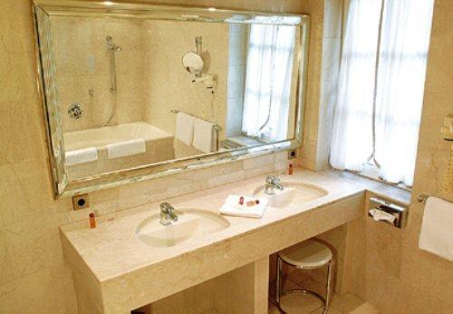 Hotel Restaurant Hoettche Дормаґен Екстер'єр фото